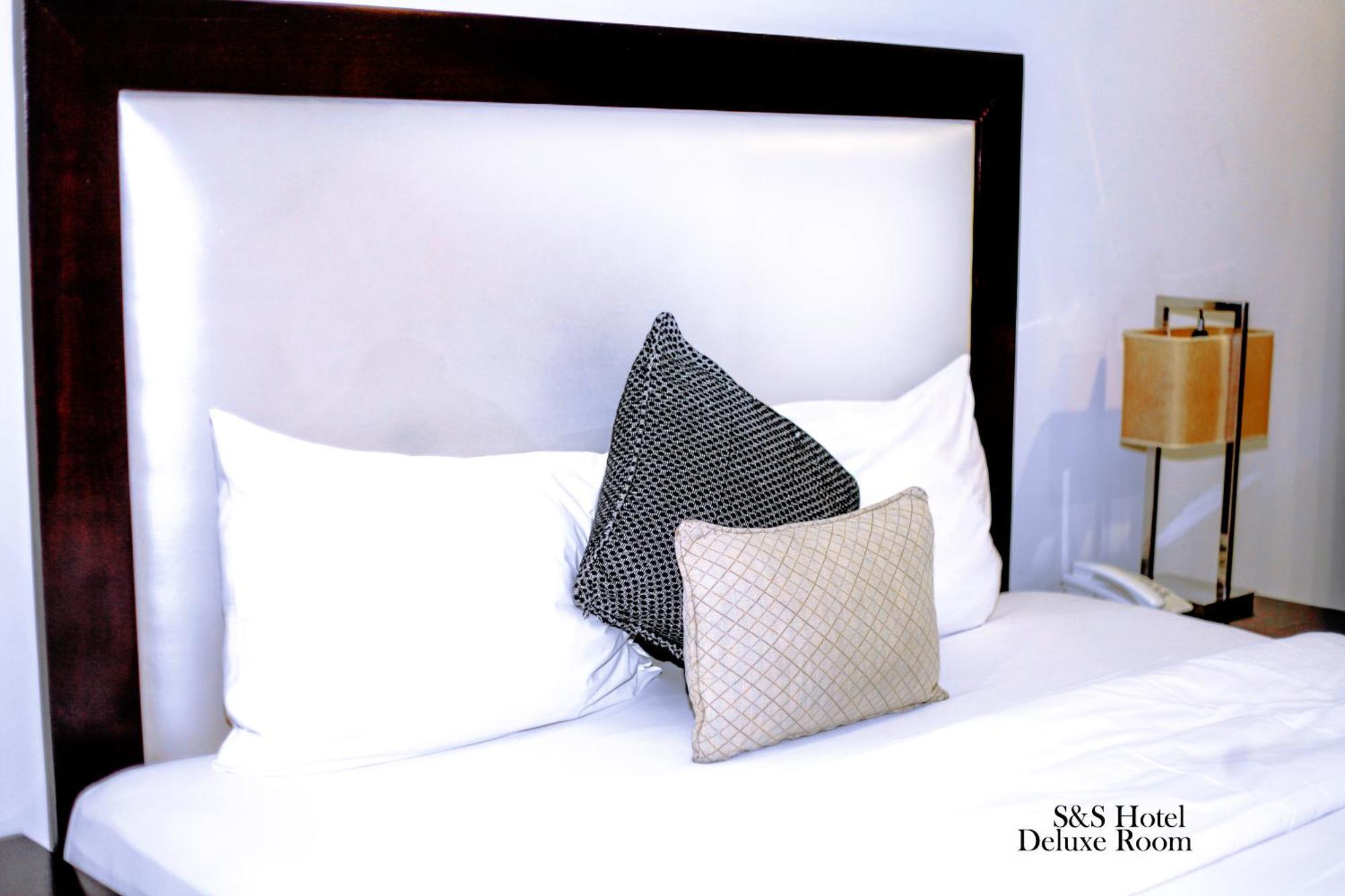S & S Hotel & Suites Lagos Extérieur photo