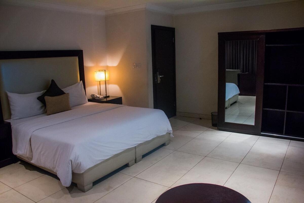 S & S Hotel & Suites Lagos Extérieur photo