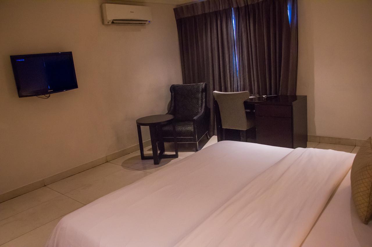 S & S Hotel & Suites Lagos Extérieur photo