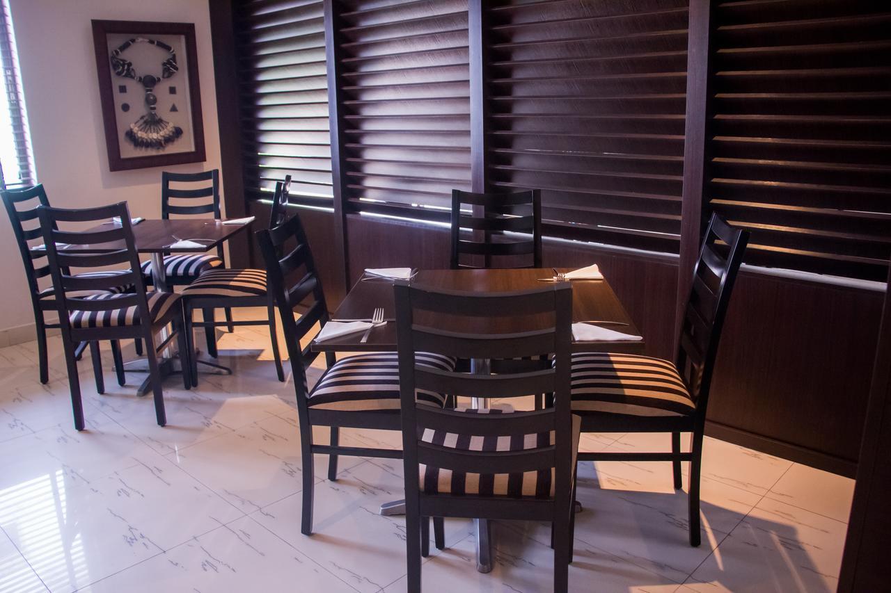 S & S Hotel & Suites Lagos Extérieur photo
