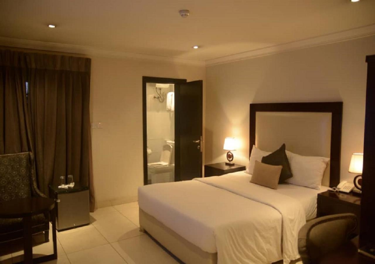 S & S Hotel & Suites Lagos Extérieur photo