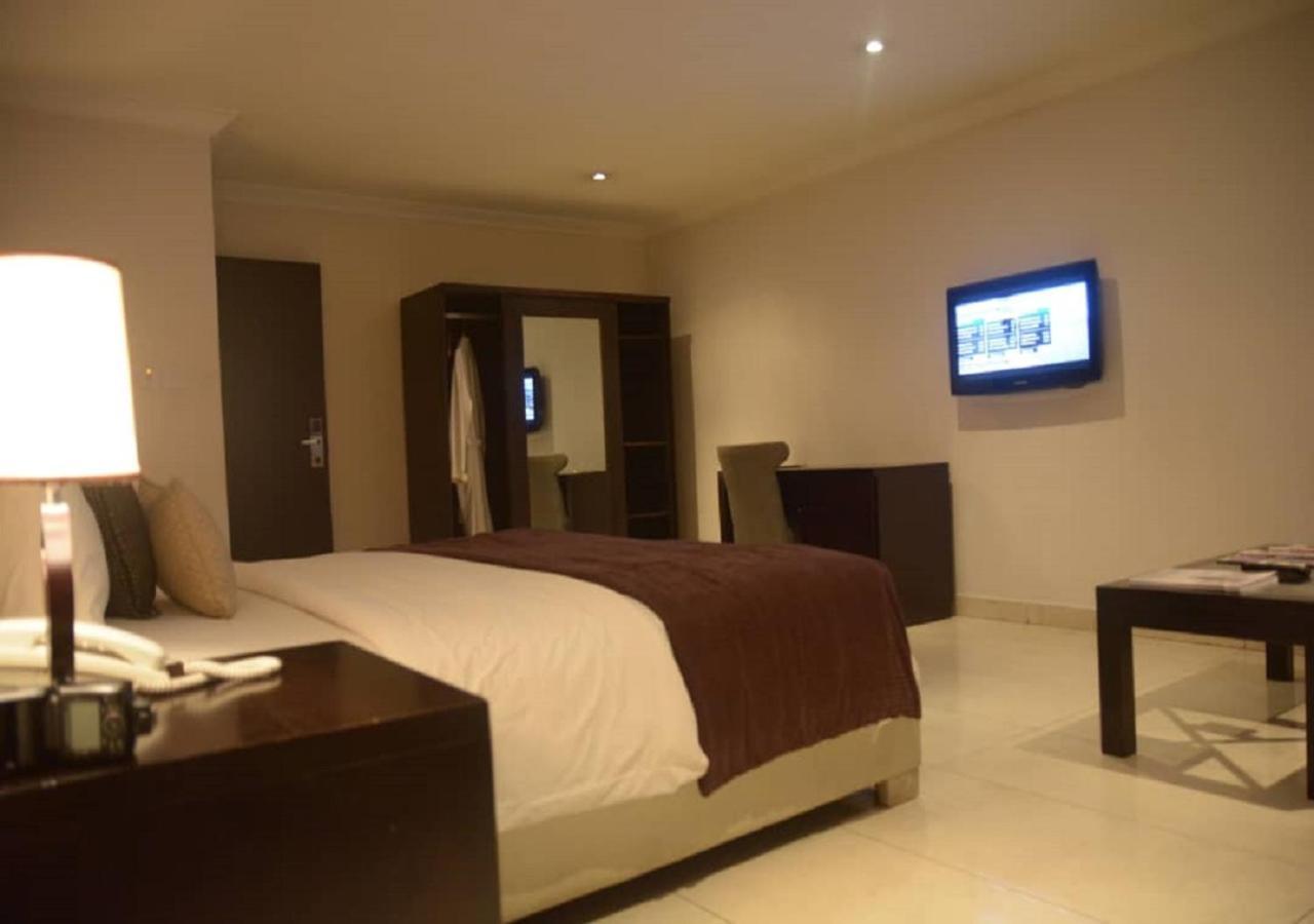 S & S Hotel & Suites Lagos Extérieur photo
