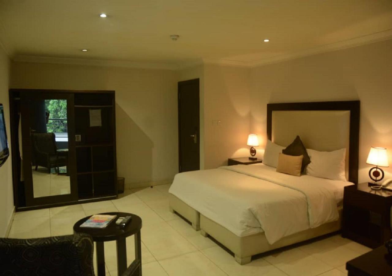 S & S Hotel & Suites Lagos Extérieur photo
