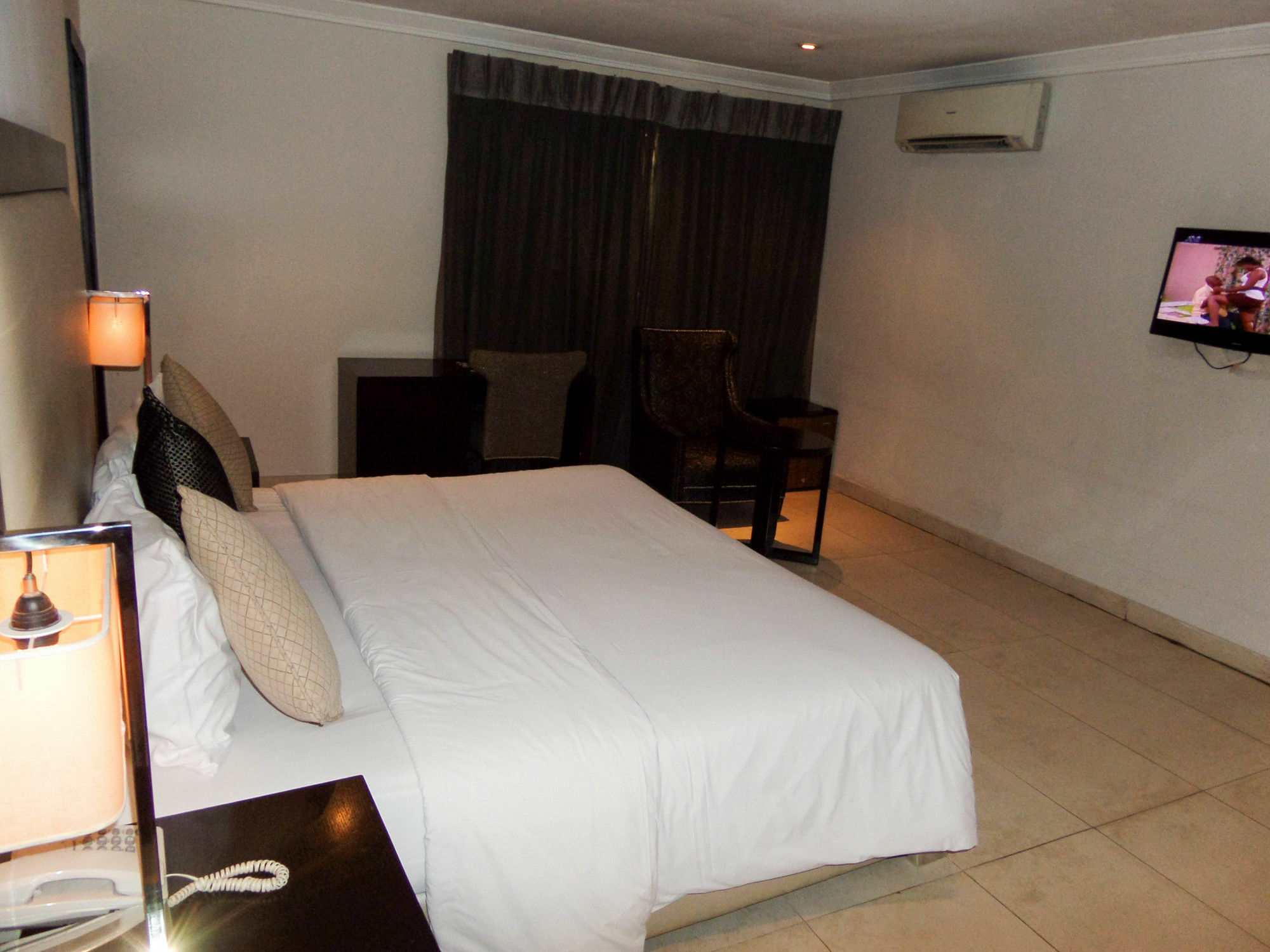 S & S Hotel & Suites Lagos Extérieur photo