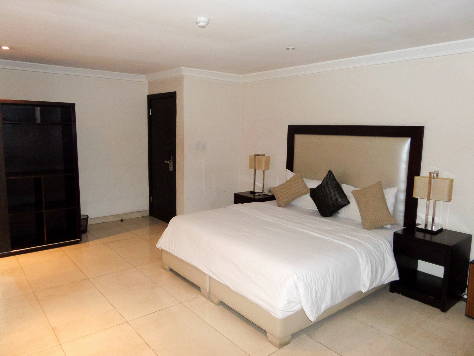 S & S Hotel & Suites Lagos Extérieur photo