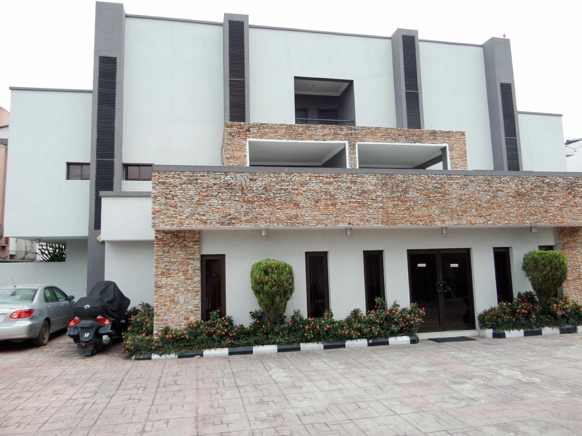 S & S Hotel & Suites Lagos Extérieur photo